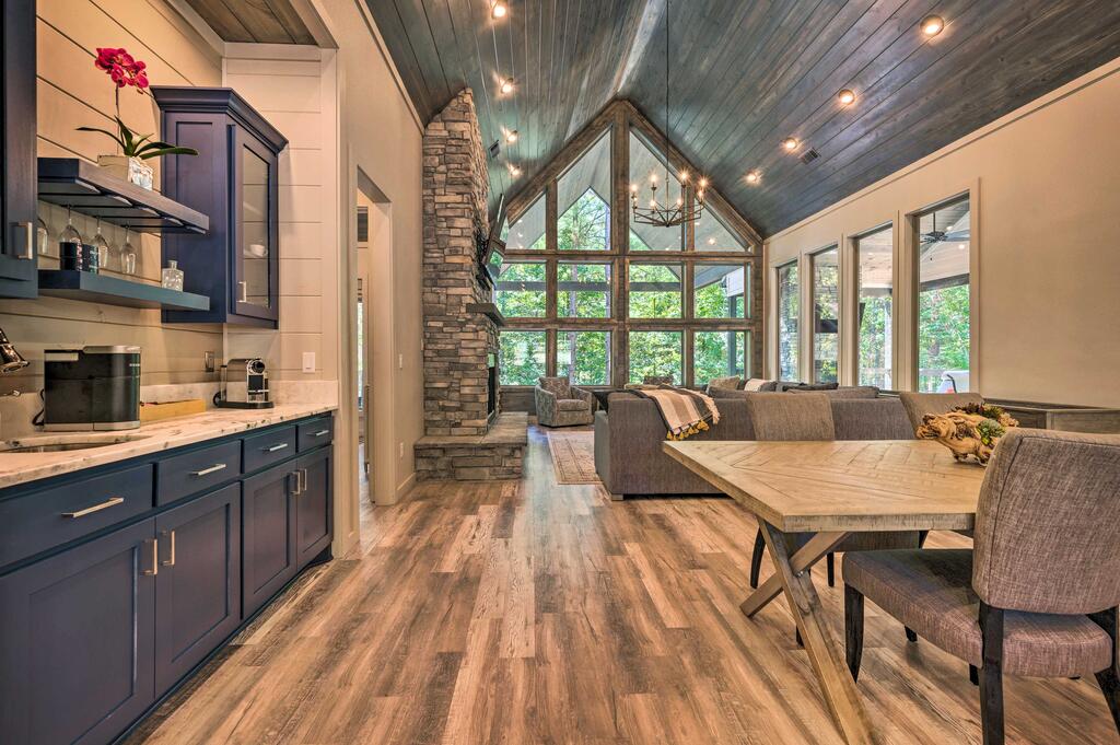Chasing Rumors Cabin With Dry Sauna & Hot Tub! - thumb 2
