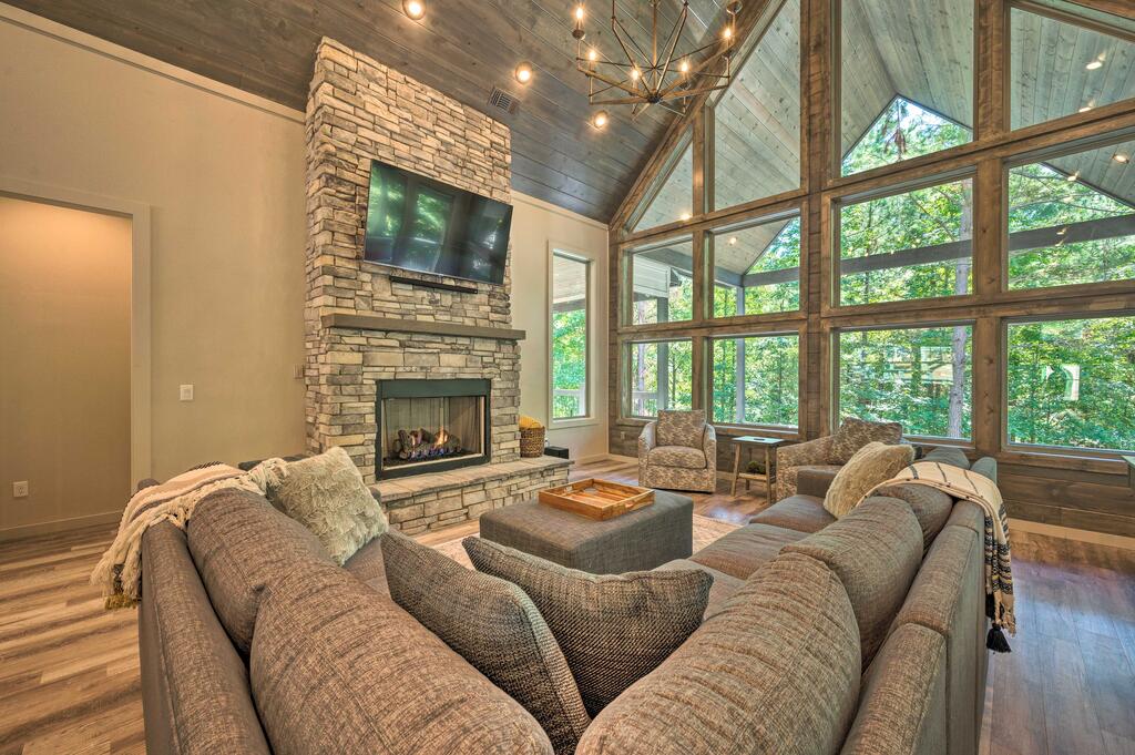 Chasing Rumors Cabin With Dry Sauna & Hot Tub! - thumb 3