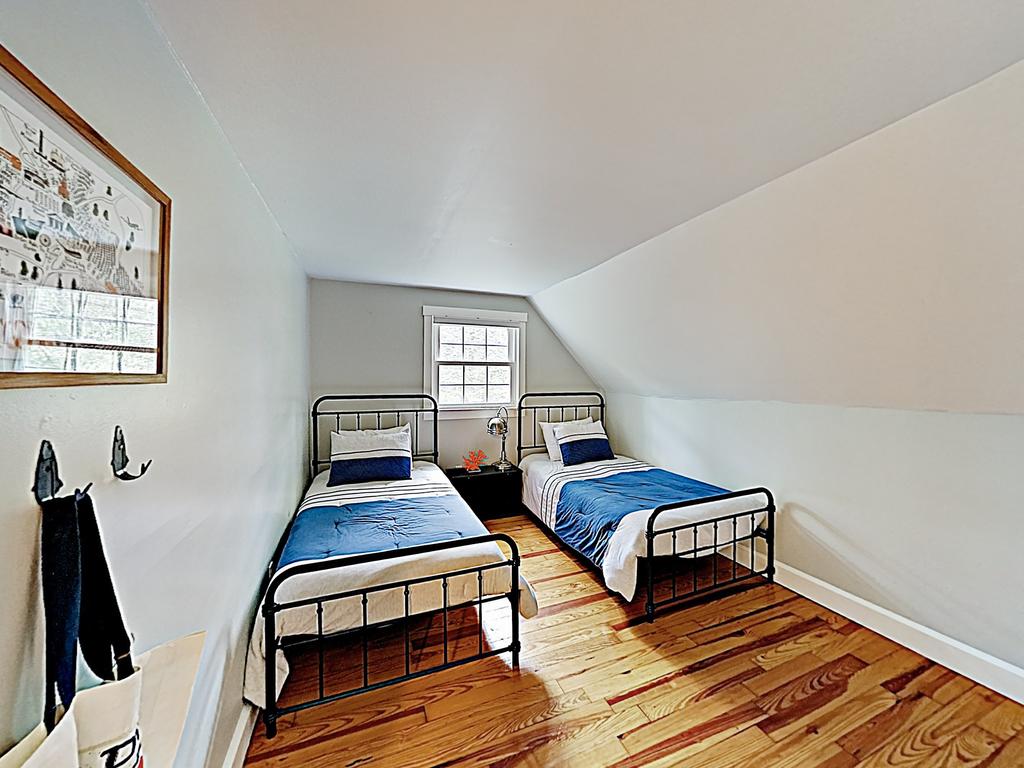 Chic Coastal Home W/ Large Backyard, Near Beach Home - thumb 3