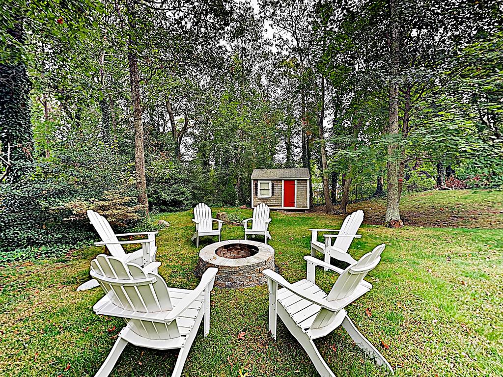 Chic Coastal Home W/ Large Backyard, Near Beach Home - thumb 2