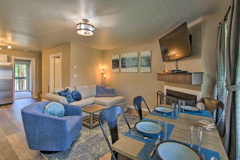 Chic Mountain Getaway With Balcony & Pool Access - thumb 0