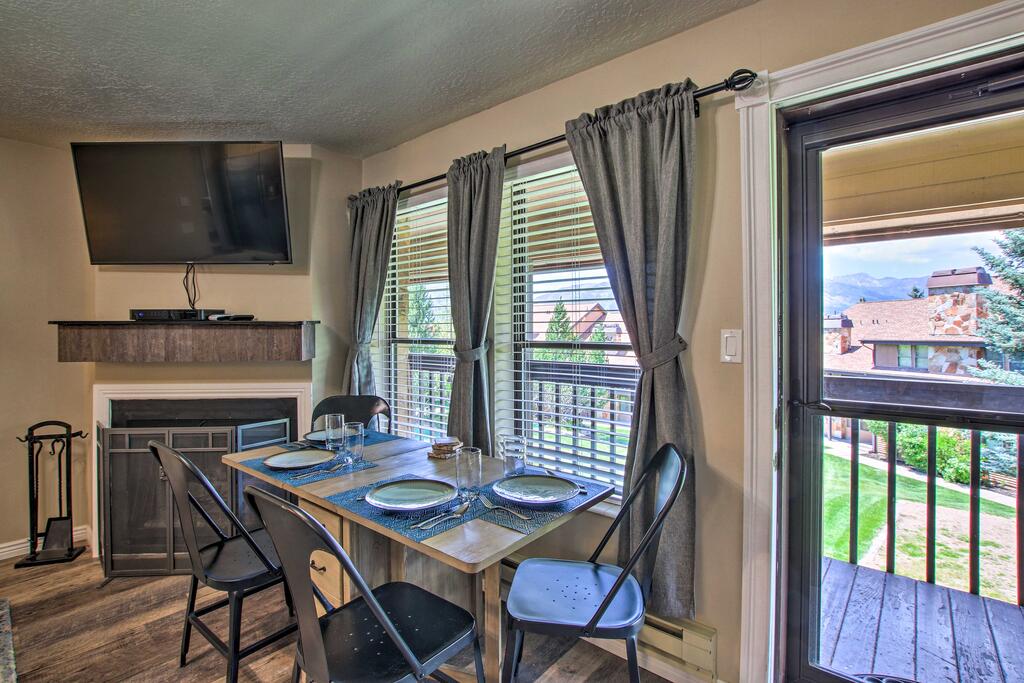 Chic Mountain Getaway With Balcony & Pool Access - thumb 3