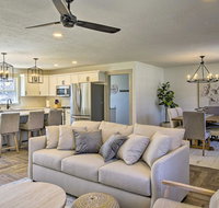 Chic Retreat w/ Deck  9Mi to Dwtn Springfield - Accommodation China