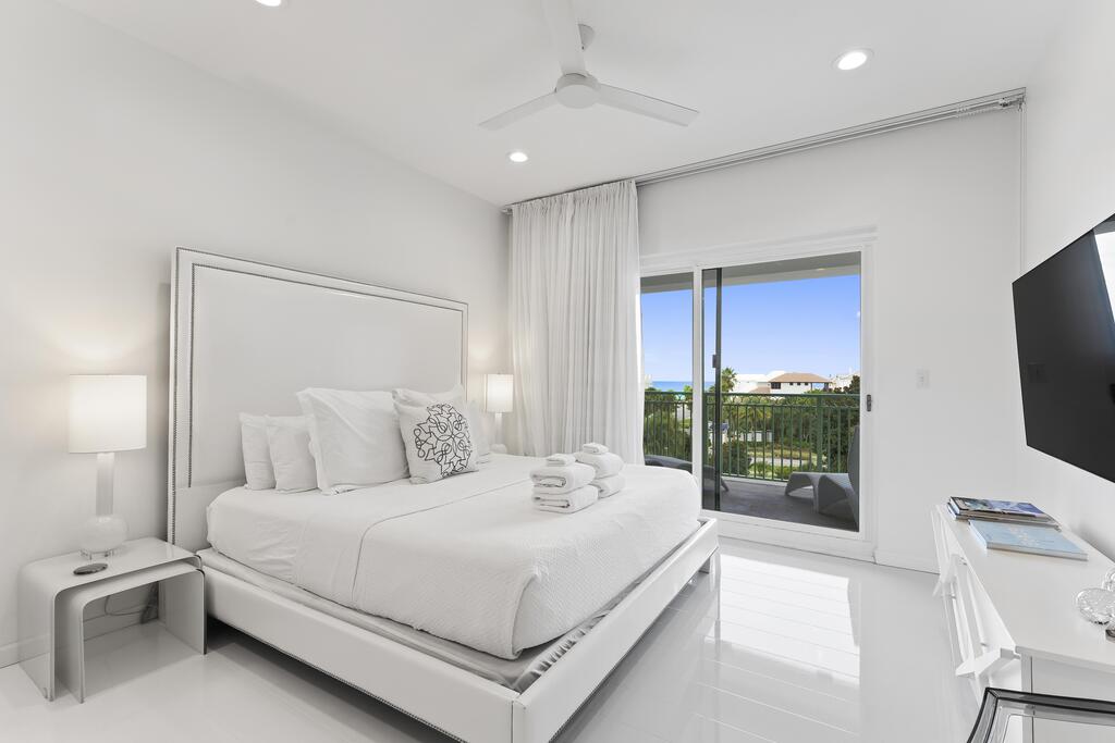 Chic Studio Nestled In A Pedestrian's Paradise! Walk To Alys And Rosemary - thumb 3