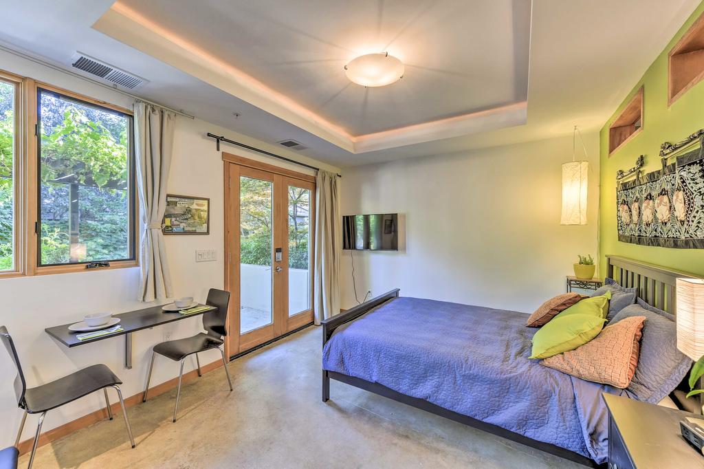 Chic Studio With Patio - 3 Blocks To UC Davis! - thumb 2