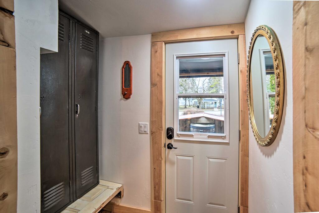 Chic Sturgeon Bay Escape - Walk To Downtown And Bay! - thumb 3