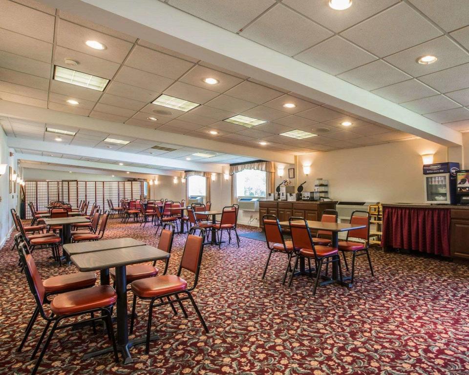 Clarion Inn & Suites Lake George - thumb 3
