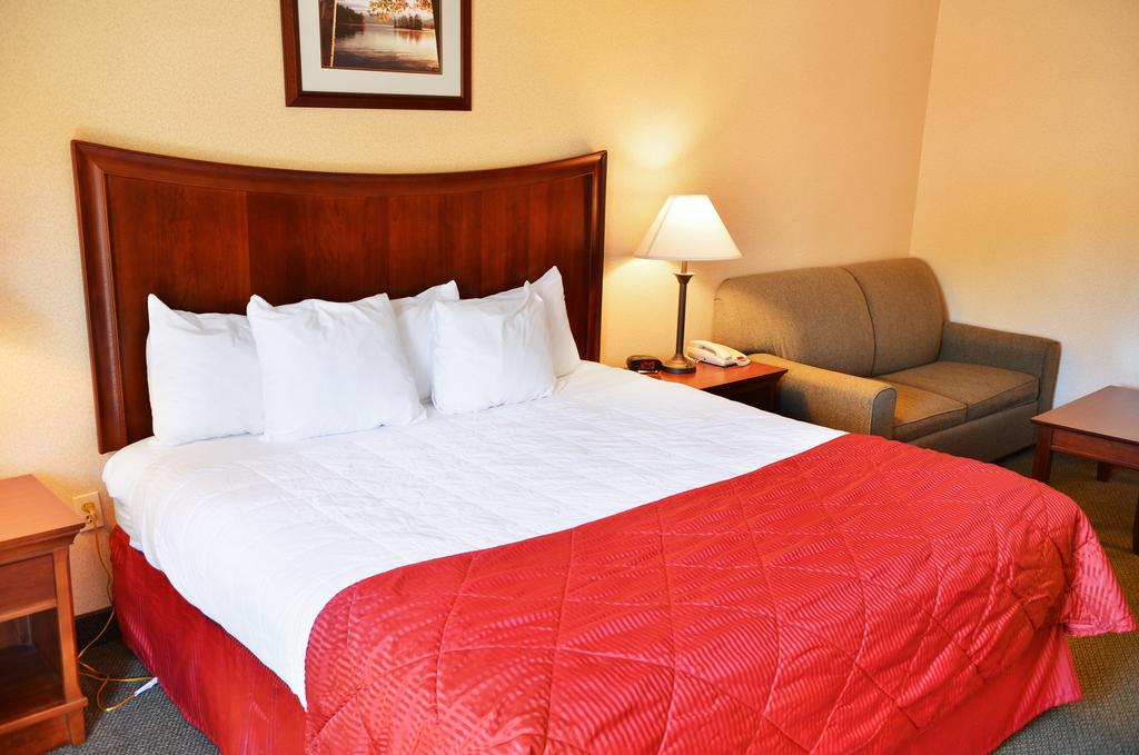 Clarion Inn & Suites Lake George - thumb 1