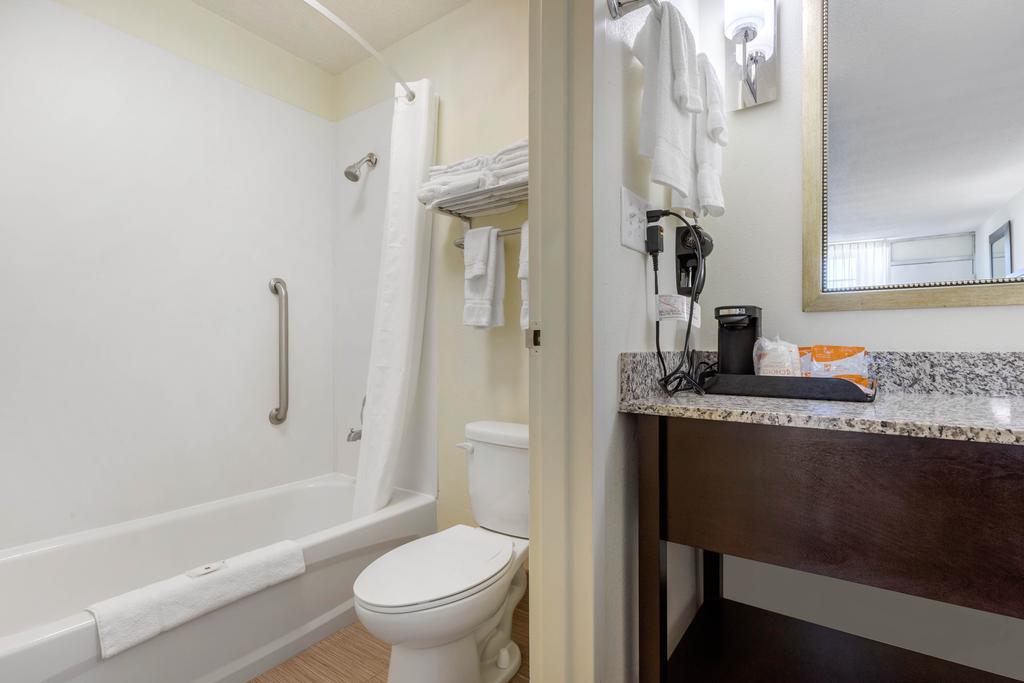 Clarion Inn & Suites Oxford East - thumb 1