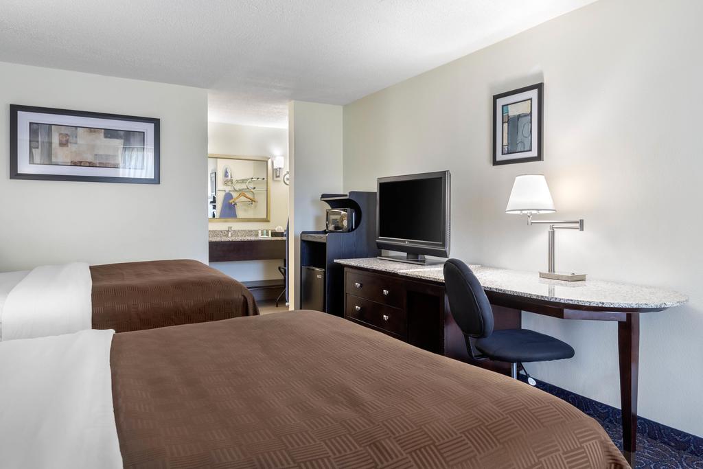 Clarion Inn & Suites Oxford East - thumb 3