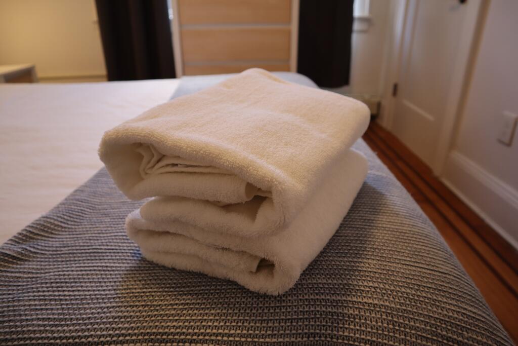 Clean 2BD-1BTH Apartment Minutes Away From Manhattan NYC - thumb 1