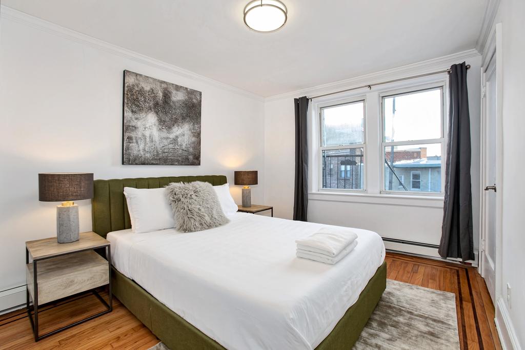 Clean 2BD-1BTH Apartment Minutes Away From Manhattan NYC - thumb 0