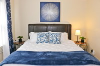 Close to Downtown and Beach - King Bed - Fast WiFi - Free Parking Tourism Bookings