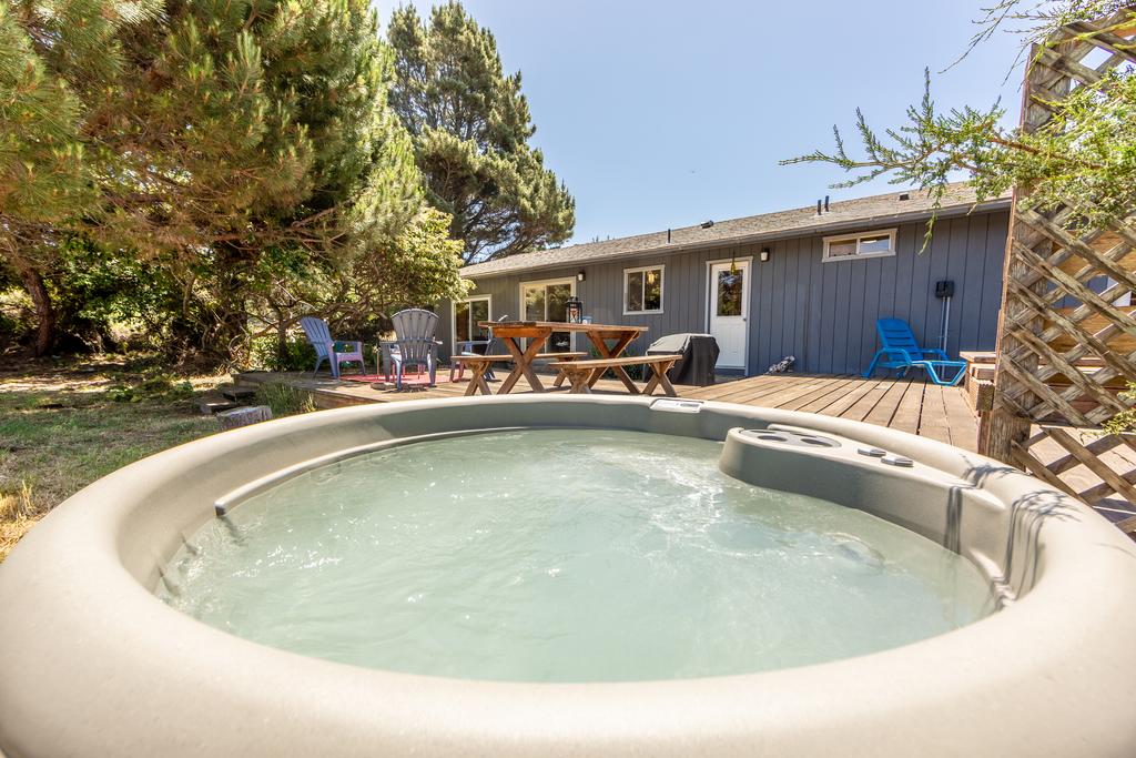 Coastal Conifer Hideaway - thumb 1