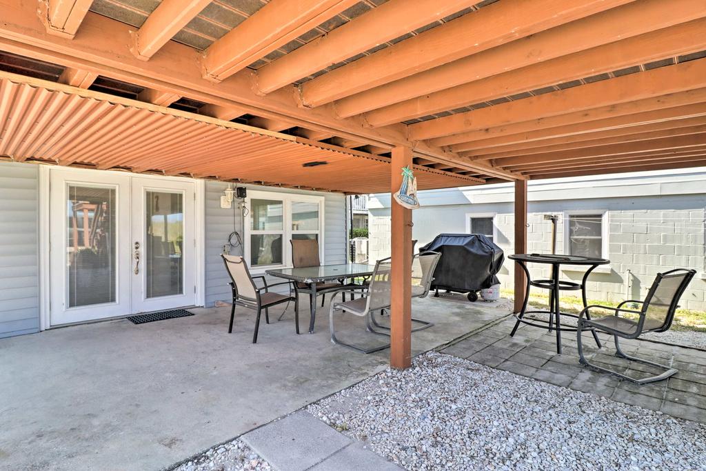 Coastal Cottage With Grill, Steps To Ocean & Dining! - thumb 1