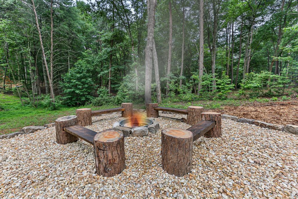 COE-Z Cabin Escape - Beautiful, Spacious Ranch Style Cabin With Three King Bedrooms. - thumb 2