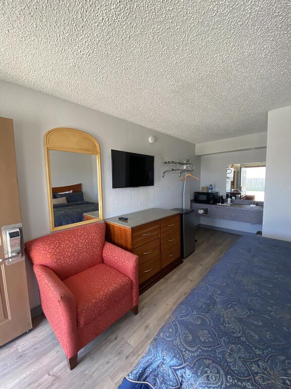 Colonial Inn - thumb 1