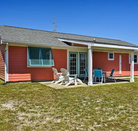 Colorful Emerald Isle Home Walk to the Beach - USA Accommodation