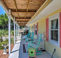 Colorful Emerald Isle House - 1 Block to Beach - USA Accommodation