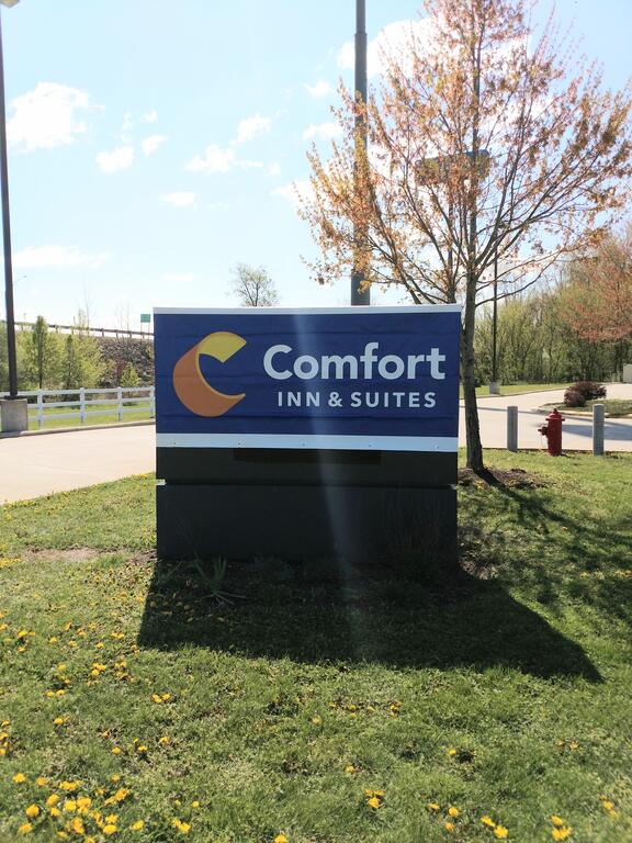 Comfort Inn & Suites - thumb 1