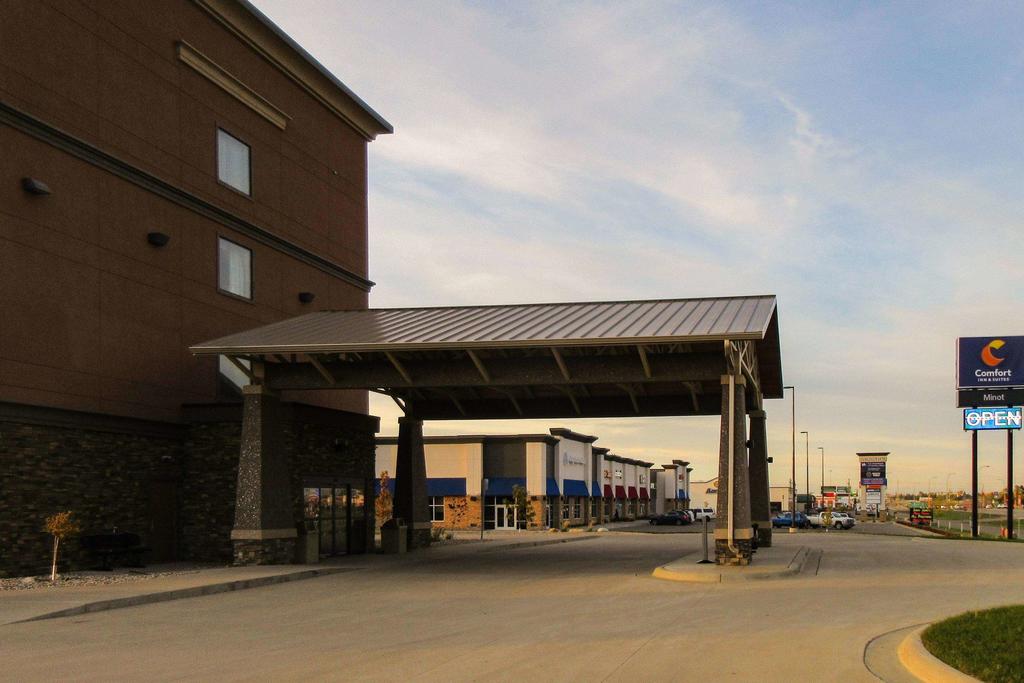 Comfort Inn & Suites - thumb 0