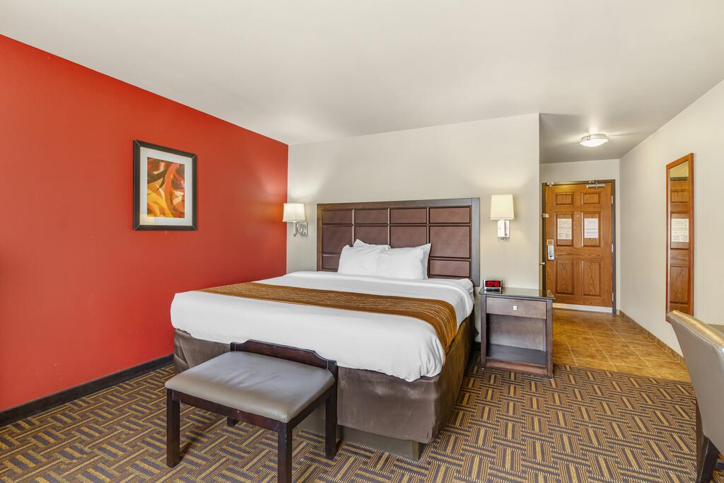 Comfort Inn & Suites - thumb 1