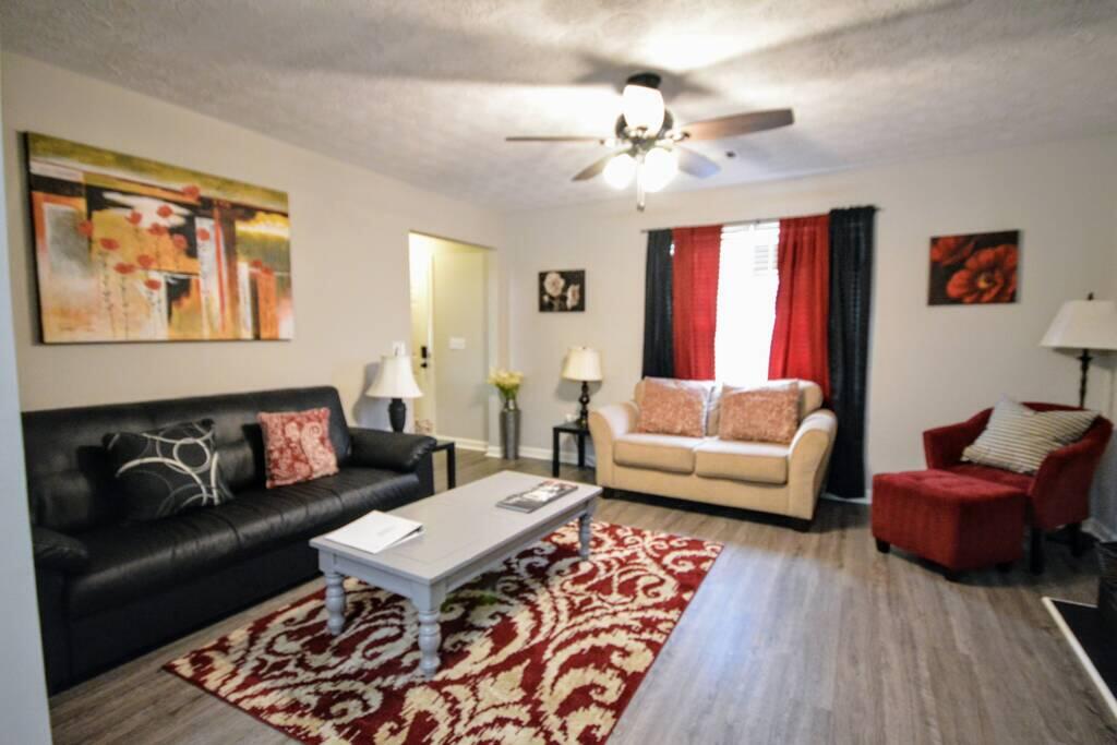 Comfy, Convenient. 1 Mile To I-75. Sleeps 12 Mg - thumb 0
