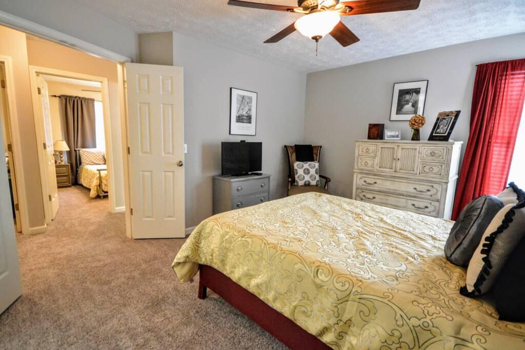 Comfy, Convenient. 1 Mile To I-75. Sleeps 12 Mg - thumb 2