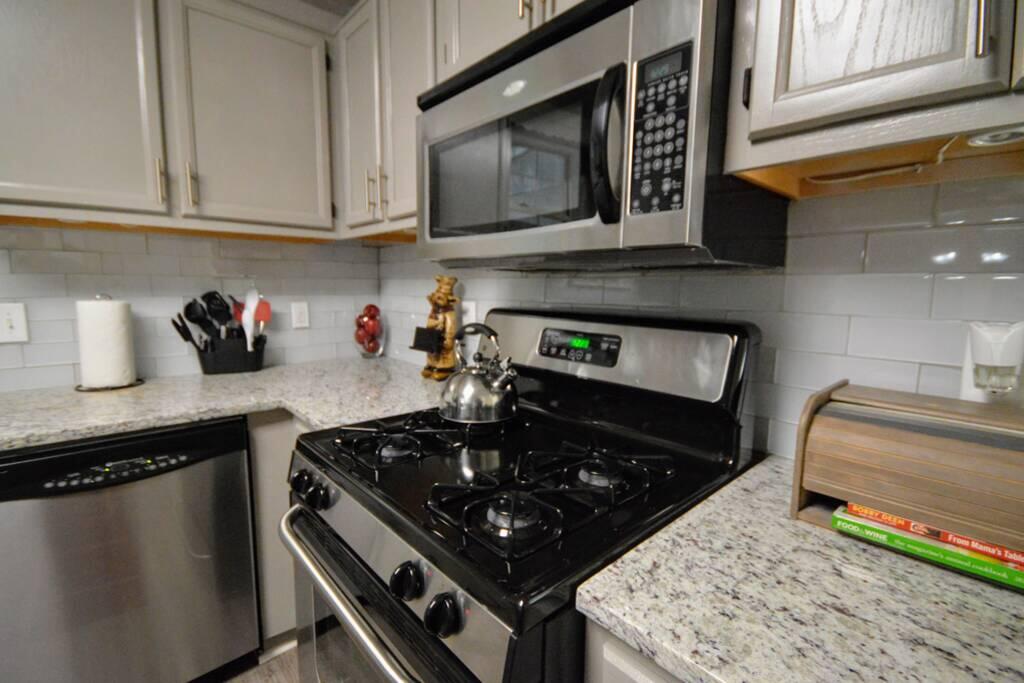 Comfy, Convenient. 1 Mile To I-75. Sleeps 12 Mg - thumb 1