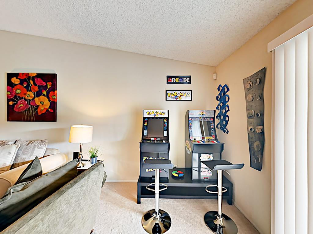 Contemporary Home Home - thumb 3