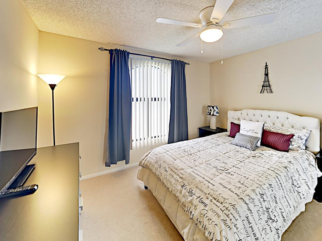 Contemporary Home Home - thumb 2