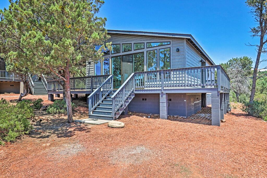 Cosmopolitan Cabin With Mtn View, 1 Mi To Pine! - thumb 1