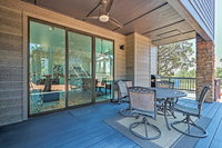 Cosmopolitan Cabin with Mtn View 1 Mi to Pine Hotels Santiago