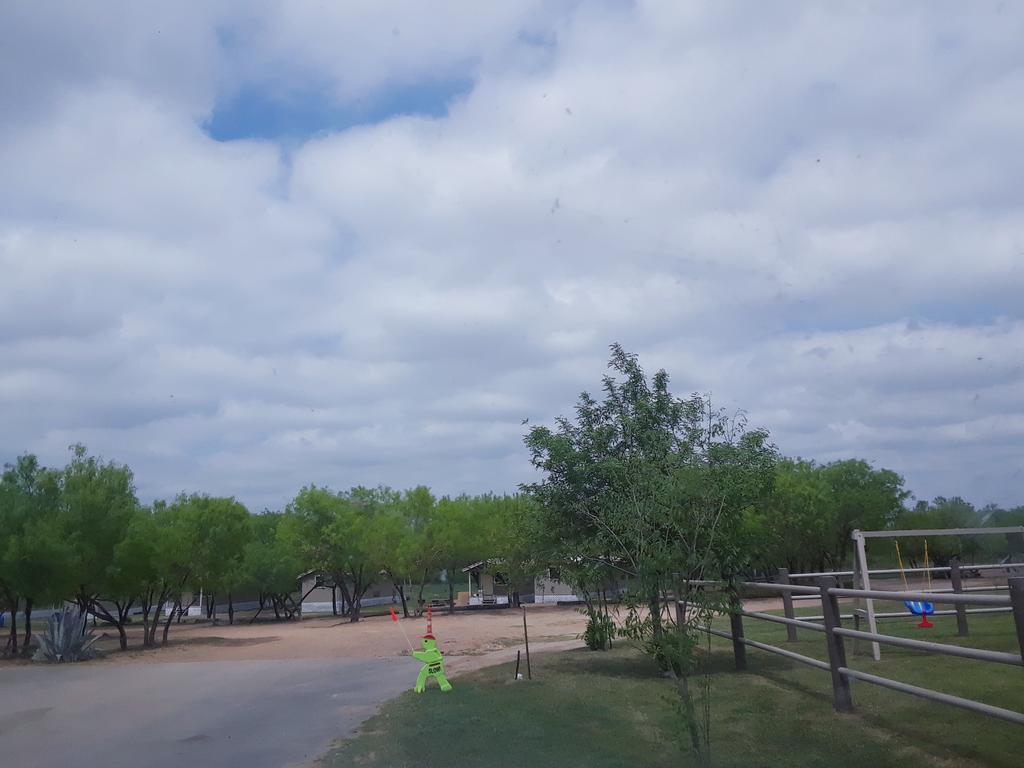 Cotulla Camp Resort - thumb 3