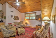 Couples Cabin - 5 Mi to DT Berkeley Springs Tourism Bookings