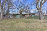 Couples North End Getaway - Walk to Downtown USA Accommodation