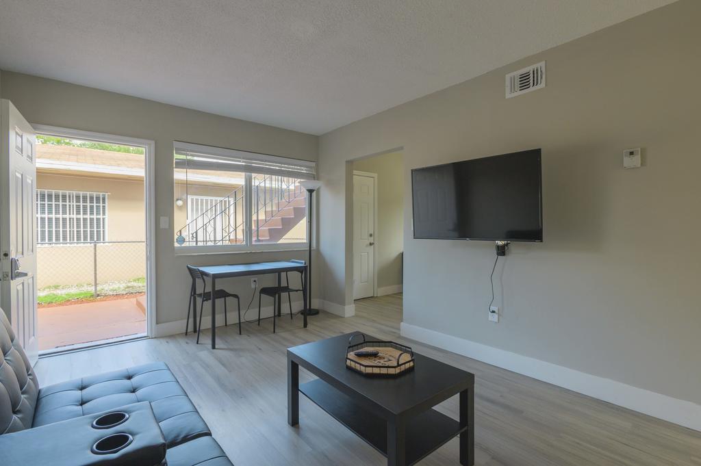 Cozy 2BR Apartment In Midtown-Wynwood - thumb 1