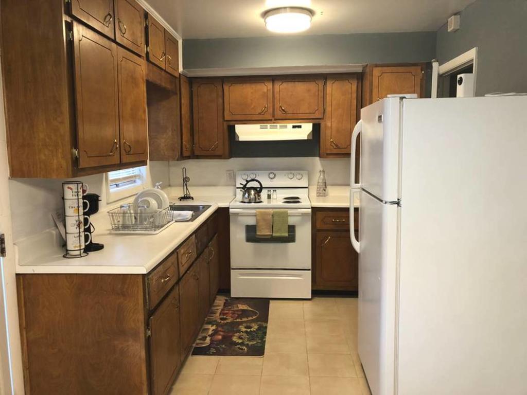 Cozy 4BR Home Min From Airport, MARTA, Food/s - thumb 2