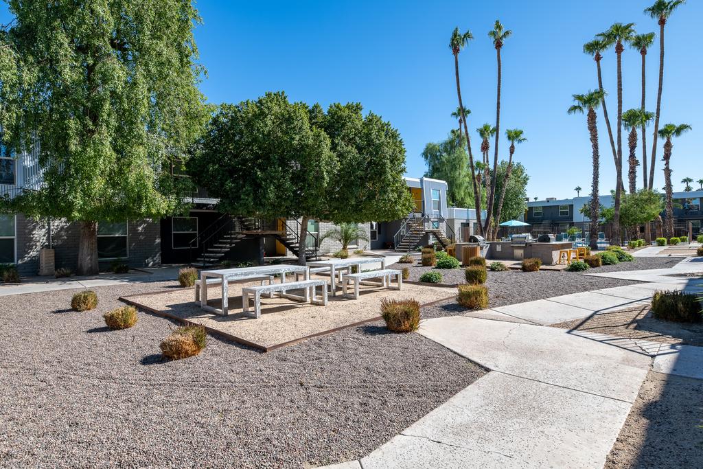 Cozy Apts West Of ASU By WanderJaunt - thumb 3