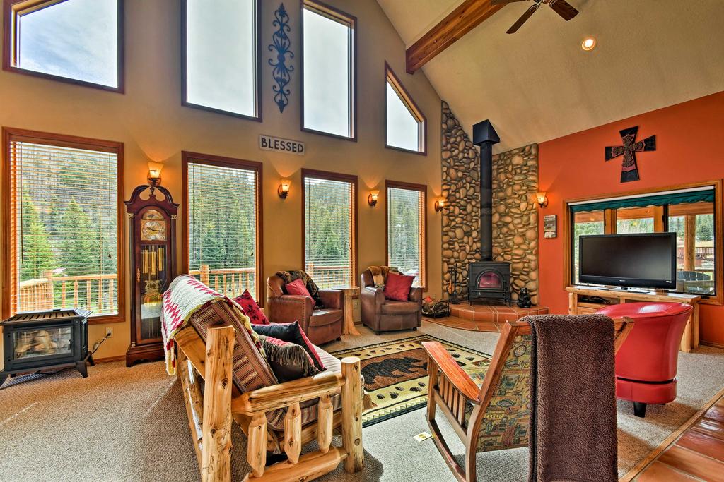 Cozy Cabin Escape With MTN Views Near The Red River! - thumb 1