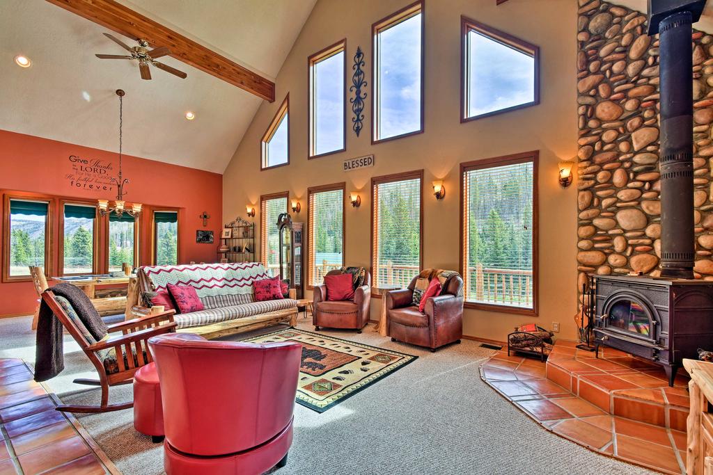 Cozy Cabin Escape With MTN Views Near The Red River! - thumb 3