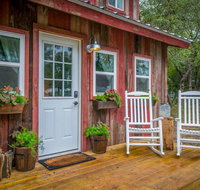 Cozy Cabin Little Red Hen 12 min to Magnolia - USA Accommodation