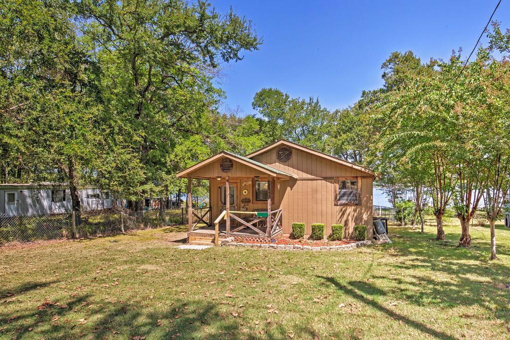 Cozy Cabin On Cedar Creek Lake With Grill & Kayak! - thumb 2