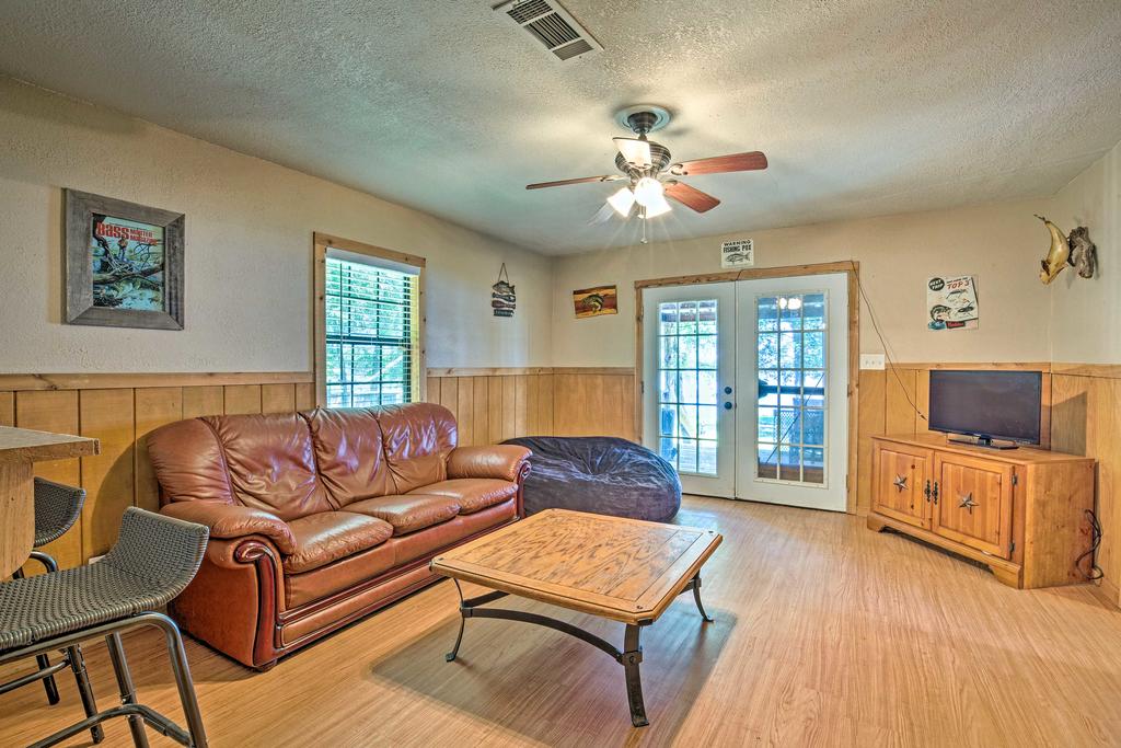 Cozy Cabin On Cedar Creek Lake With Grill & Kayak! - thumb 3