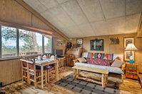 Cozy Cabin with Mtn Views - 4 Mi to Nat'l Monument Tourism Bookings