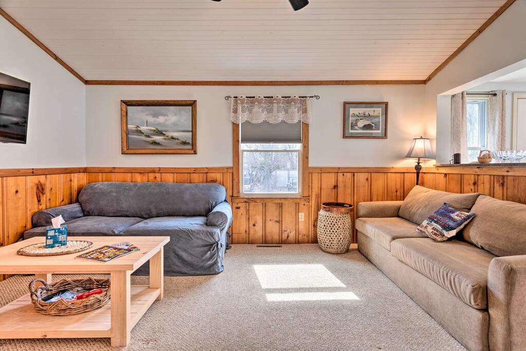 Cozy Charlestown Cottage - 1 Mi To Town Beach! - thumb 3