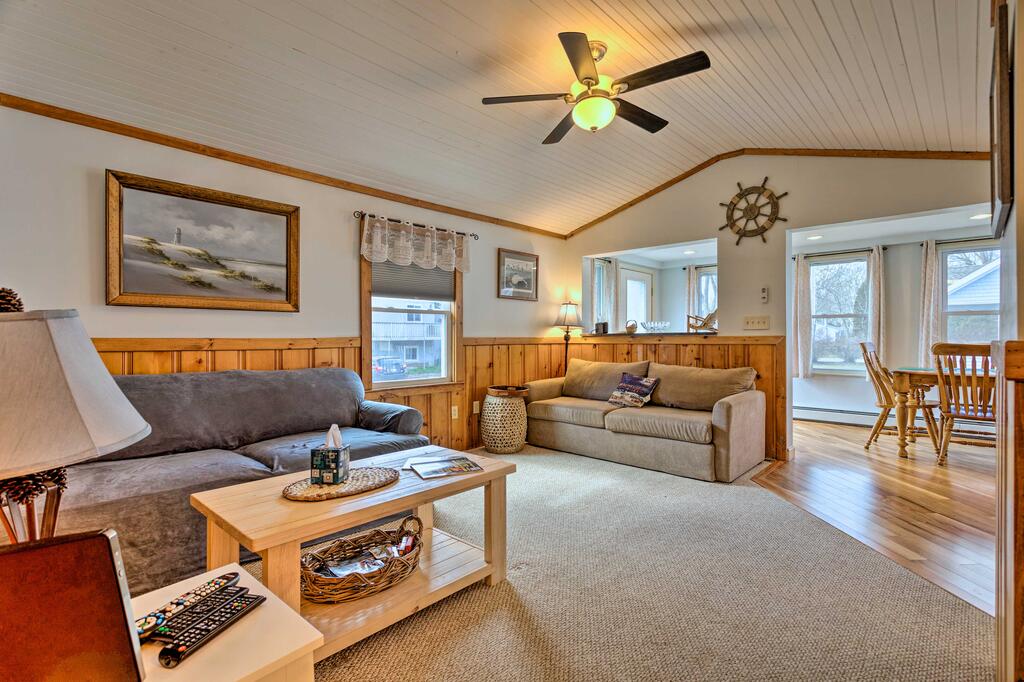 Cozy Charlestown Cottage - 1 Mi To Town Beach! - thumb 0