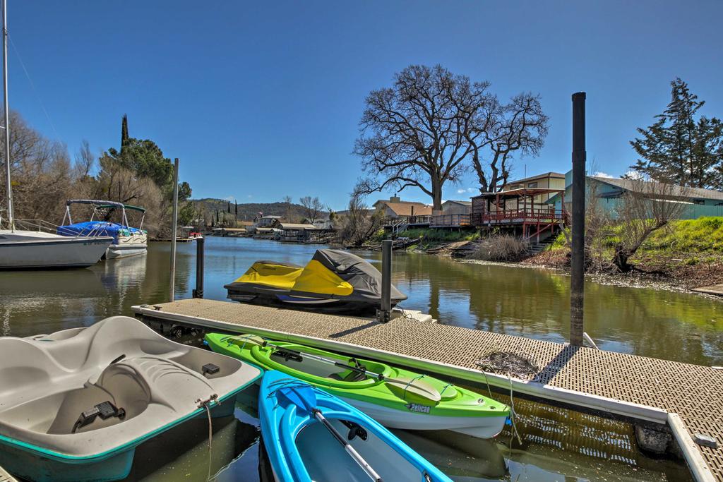 Cozy Clearlake Oaks Home With Game Room, Dock & Deck! - thumb 1