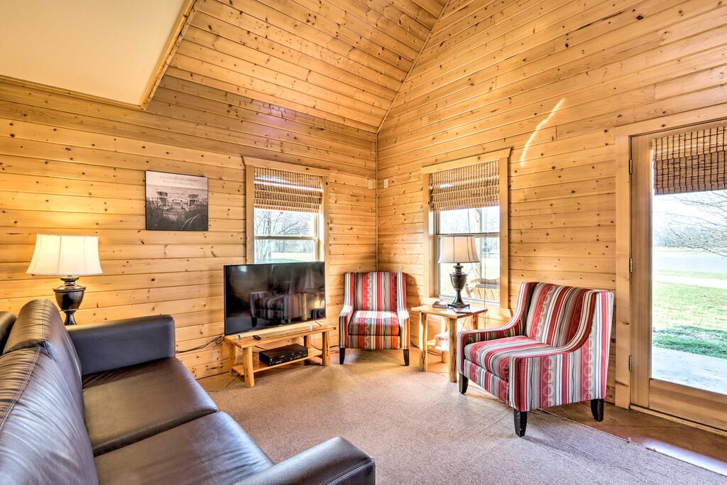 Cozy Columbia Cabin With Shared Lake Dock! - thumb 3