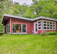 Cozy Cottage 200 Feet to Pleasant Lakefront - USA Accommodation